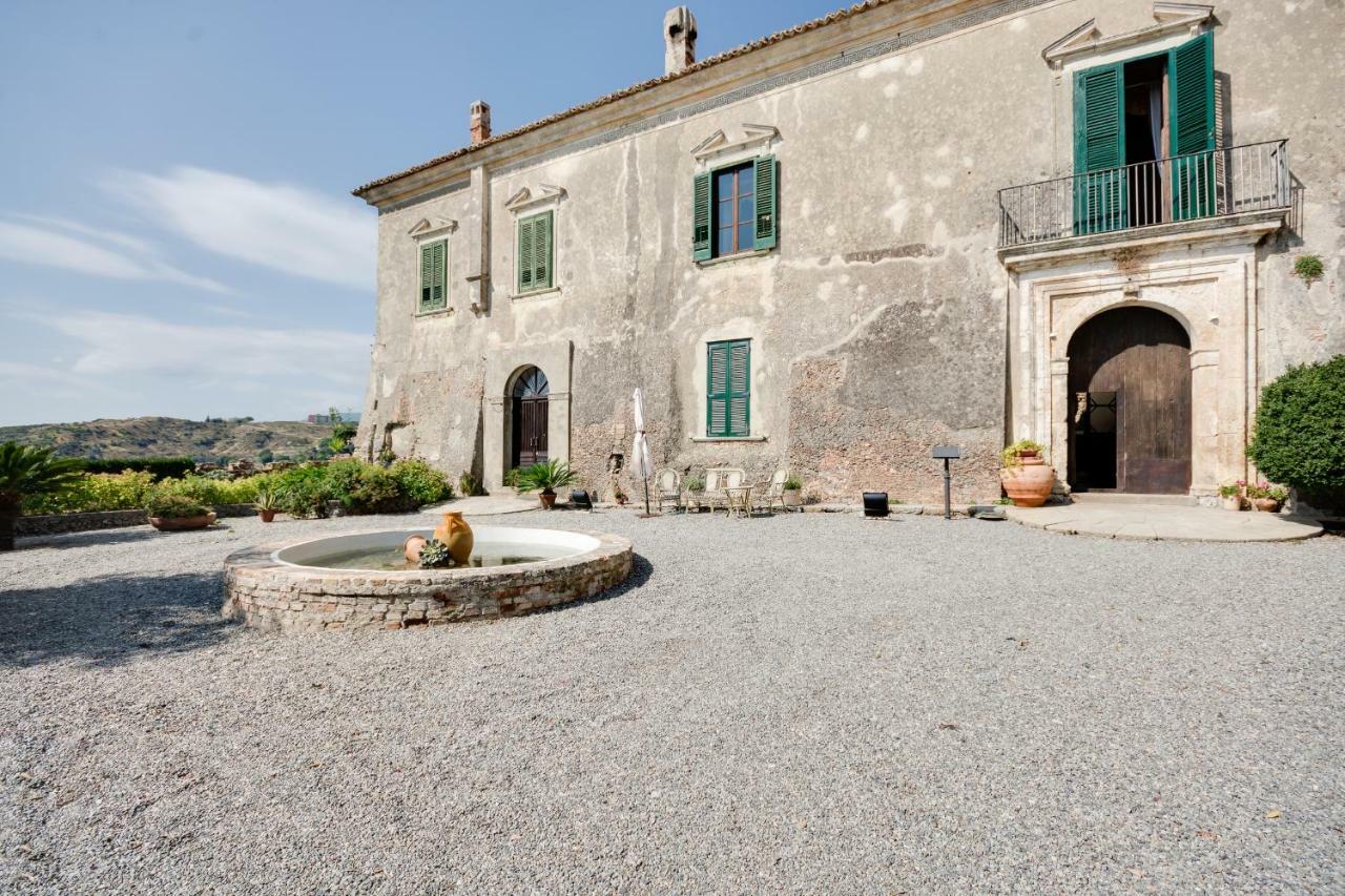 Castello Di Caccuri Suites Exterior foto